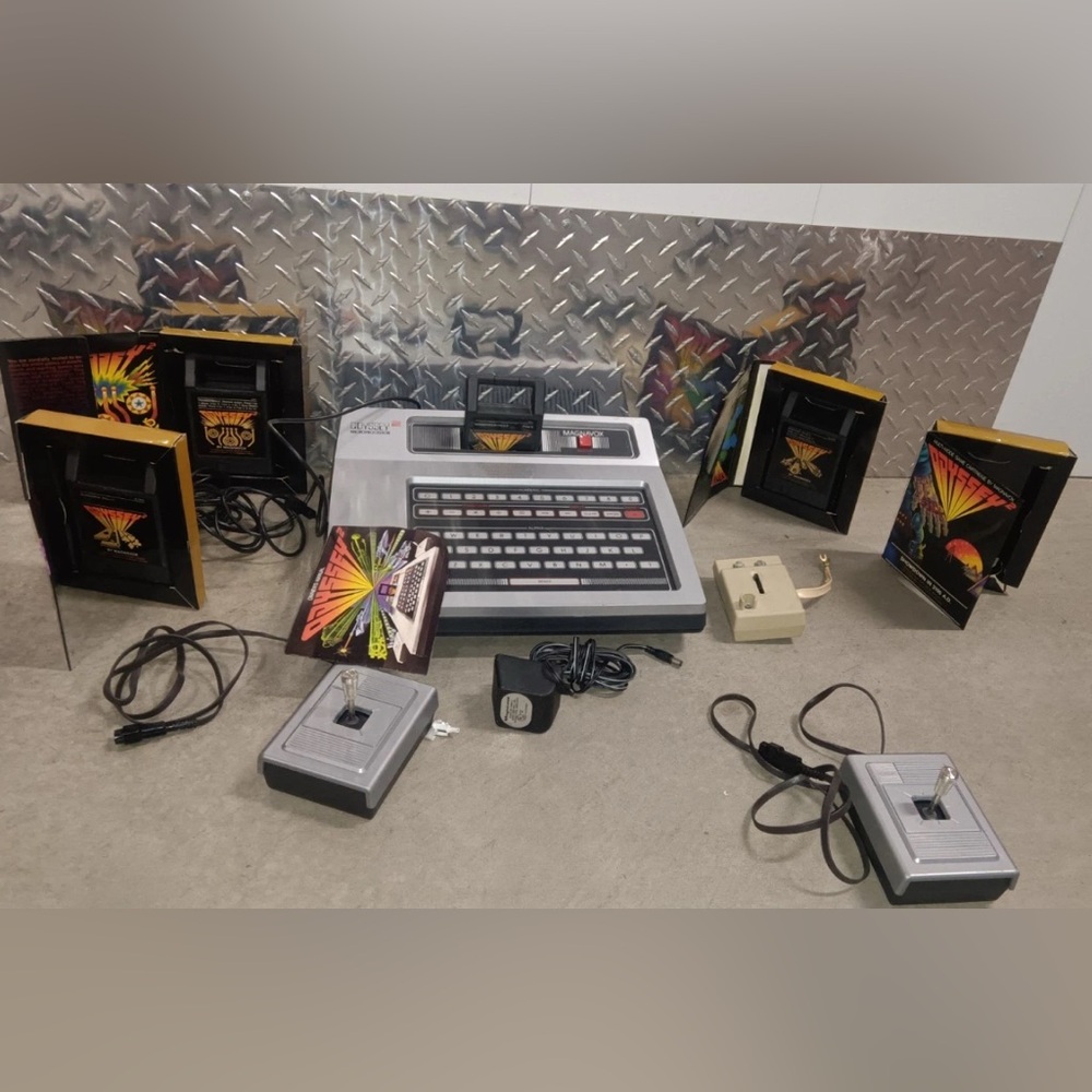 1978 magnavox odyssey 2 with 4 games beautiful condition
